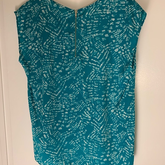 🌸 Teal Patterned High-Low Top - Picture 2 of 2